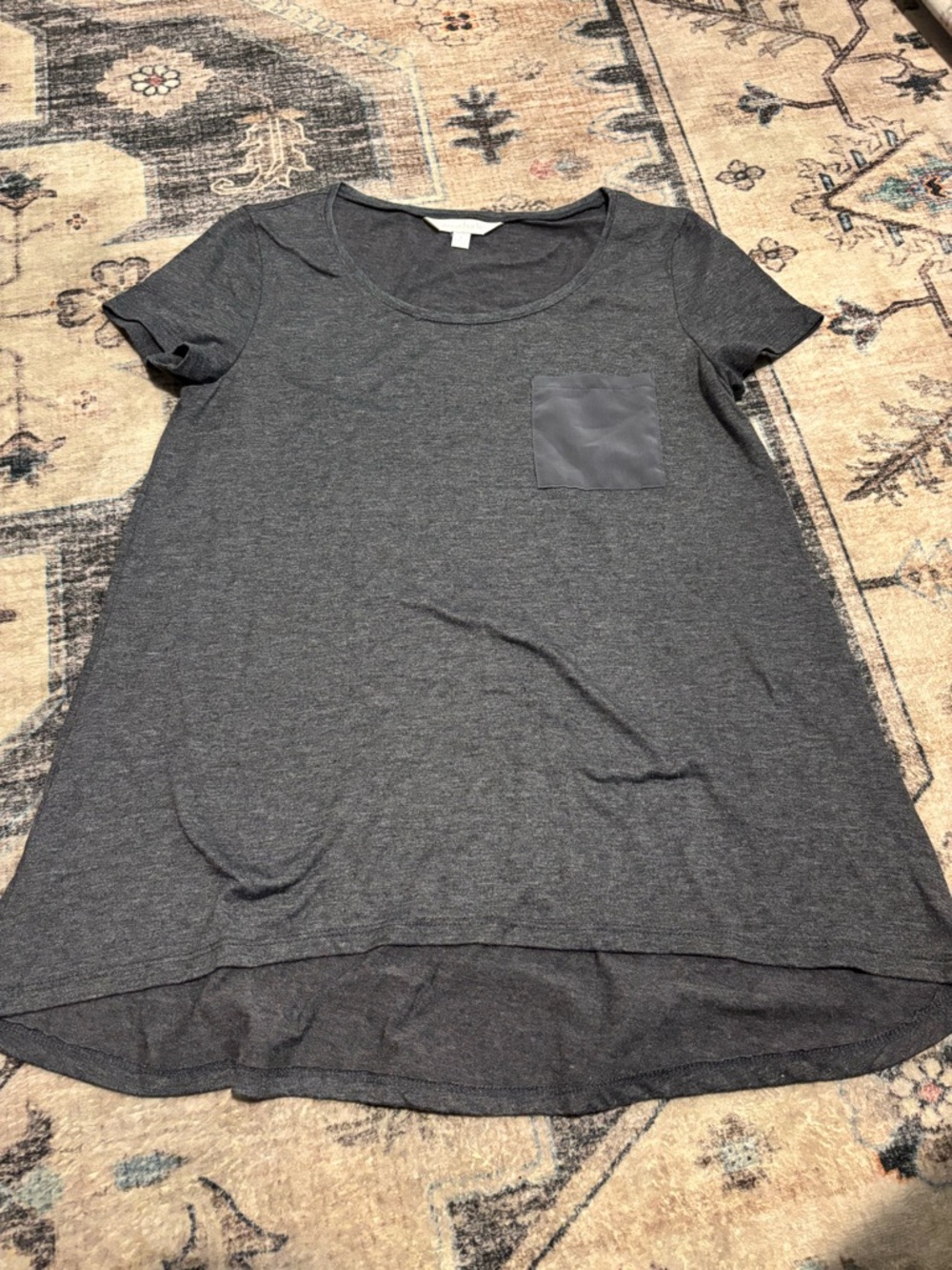 Women’s Short Sleeve Pocket Tee in Charcoal